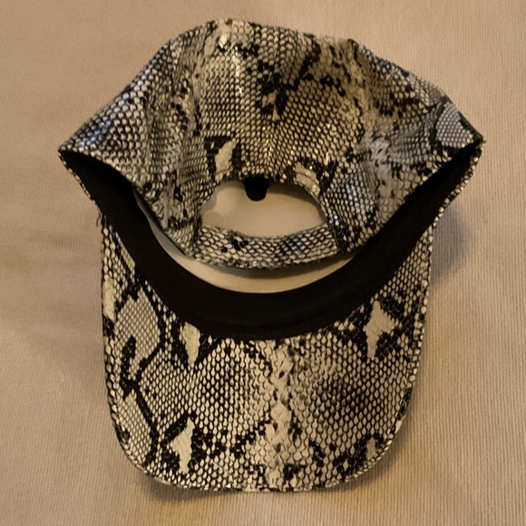 Reptile Patterned Cap - Picture 3 of 3